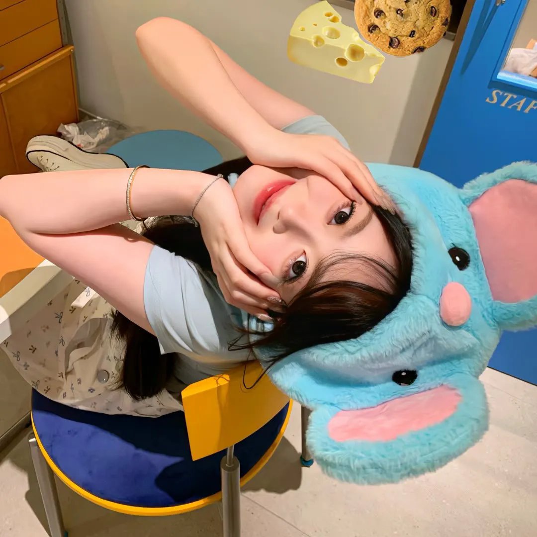 演员周韵然照片